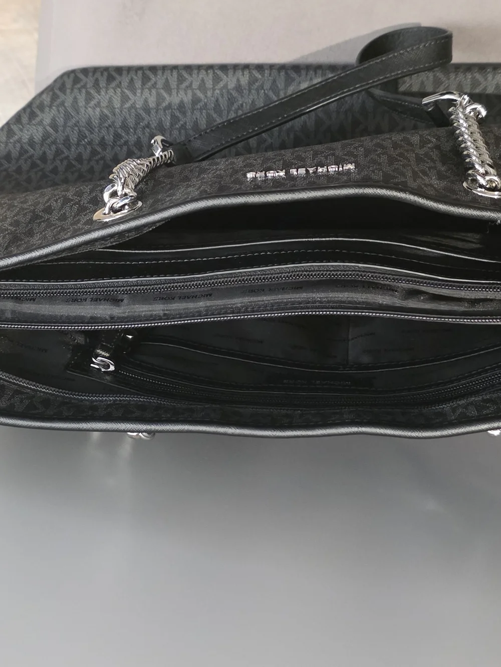 Michael Kors Black Signature Interior Zip Tote